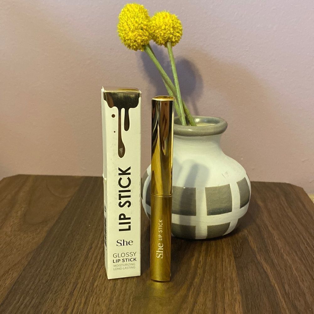 S.H.E  glossy lipstick